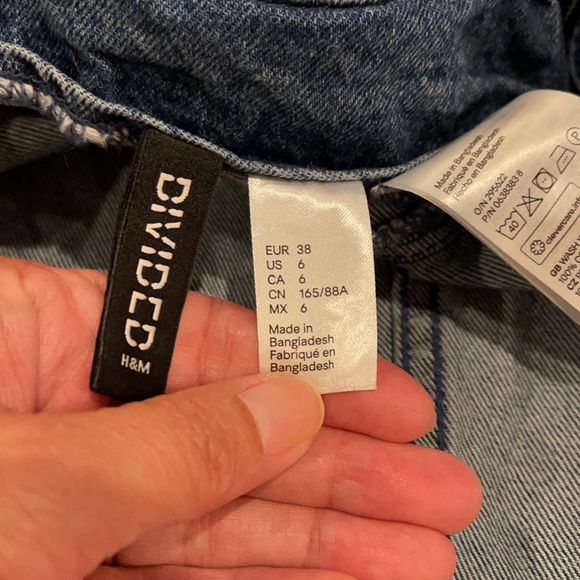 H&M Divided Denim Pinafore Embroidered Daisies Skirtall Adjustable Strap Y2K-6 - Picture 9 of 10